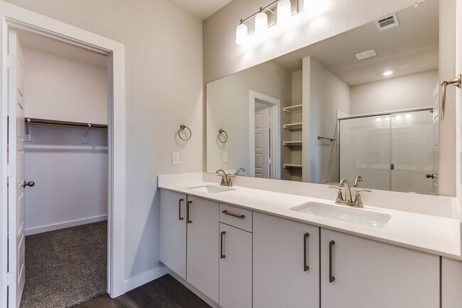 Building Photo - 653 Blackland dr