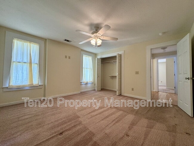 Building Photo - 1507 14th Ct