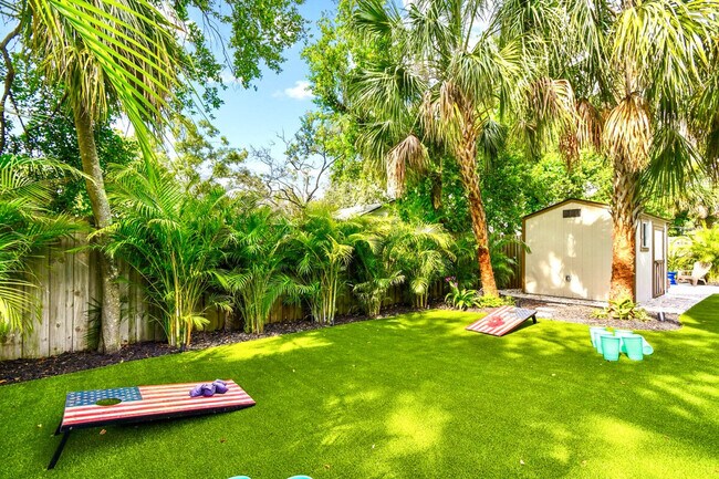 Building Photo - 109 W Hollywood St