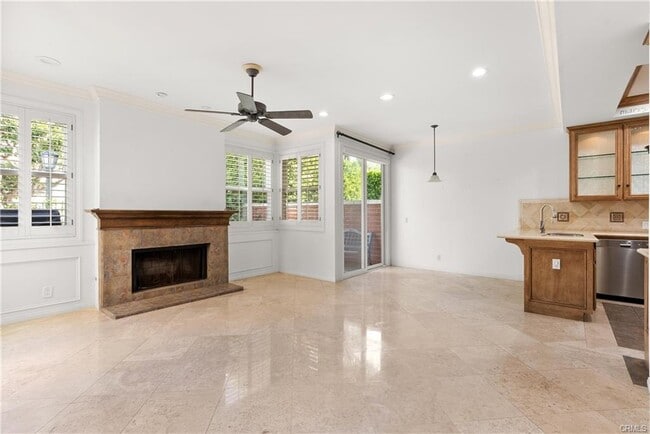 Building Photo - 6121 Greenbrier Dr