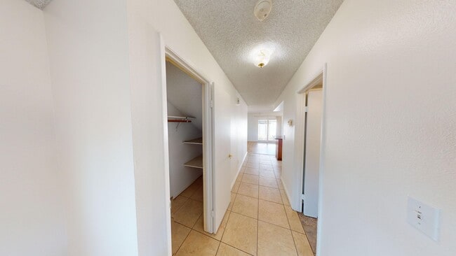 Building Photo - Cozy 3B2B located in a convenient area in Chino Hills!