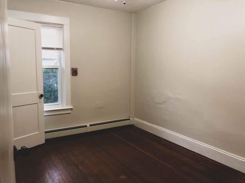 Bedroom 4c - 33 Tingley St