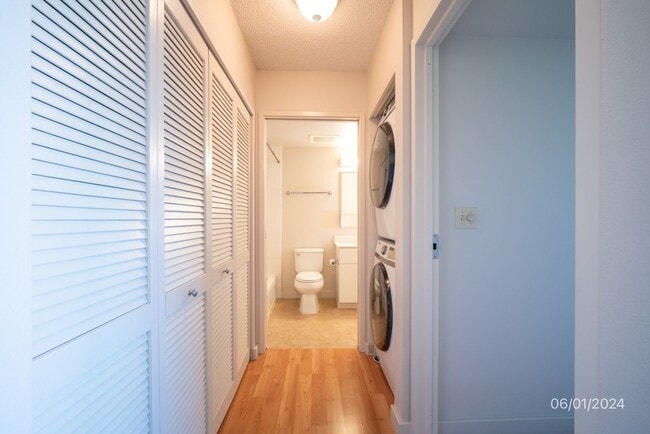Building Photo - AWESOME VIEWS IN THIS GORGEOUS 1BR/1BA/2PK...