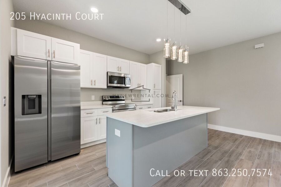 Building Photo - 205 Hyacinth Ct