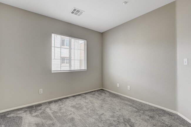 Building Photo - Beautiful 2 Story, 3 Bedroom Home Northwest!