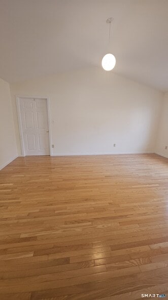 Building Photo - 20 Apple Way