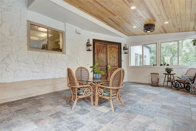 Building Photo - 8804 Mountain Ridge Dr