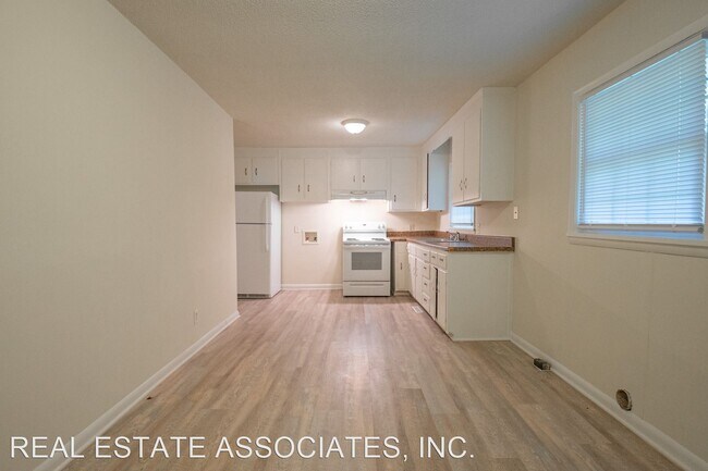 Building Photo - 3 br, 1.5 bath House - 306 5th Street