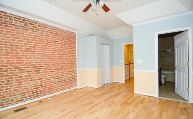 Building Photo - 2326 E Fayette St