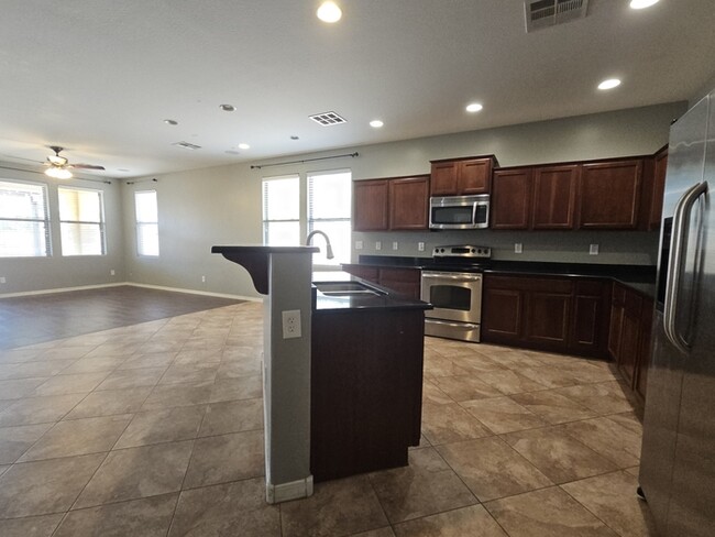 Building Photo - 845 E Doral Ct