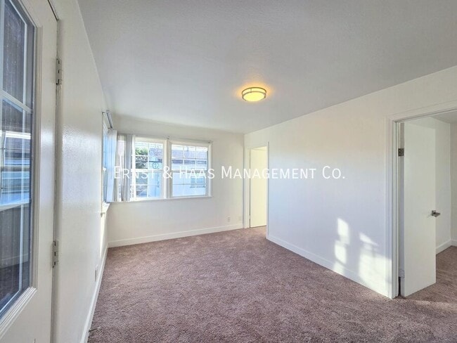 Building Photo - 244 1/2 E. 56th St.-