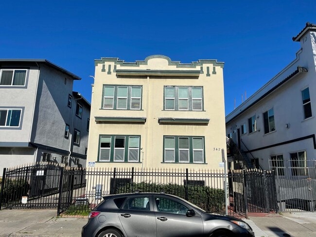 Primary Photo - 342 E 15th St