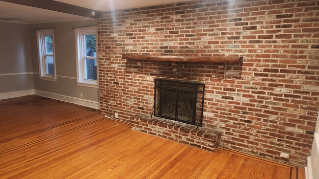 Building Photo - 417 Llanerch Ave