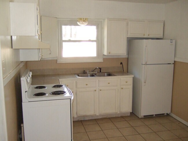Building Photo - 626 Meadowview Dr