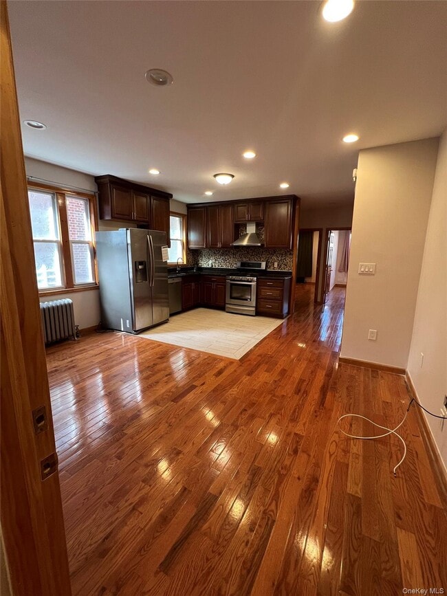 Building Photo - 84-17 Cuthbert Rd