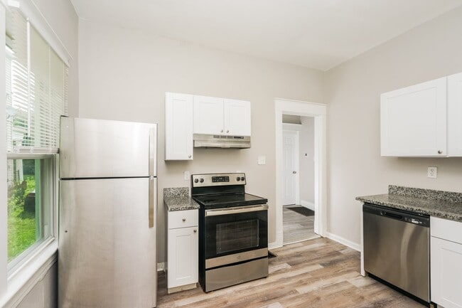 Building Photo - 628 S 40th St