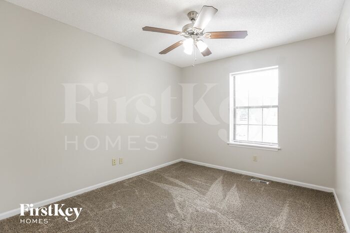 Building Photo - 517 SE Onyx Dr