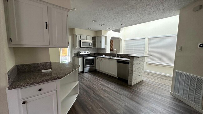 Building Photo - 4626 Green Trail Dr