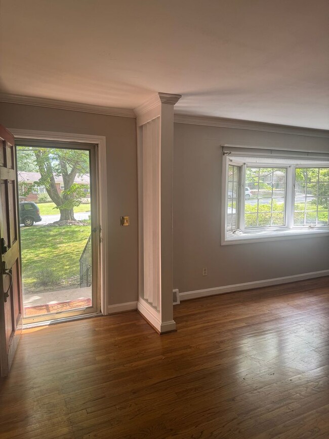 Building Photo - Updated 4 bedroom in Taylors