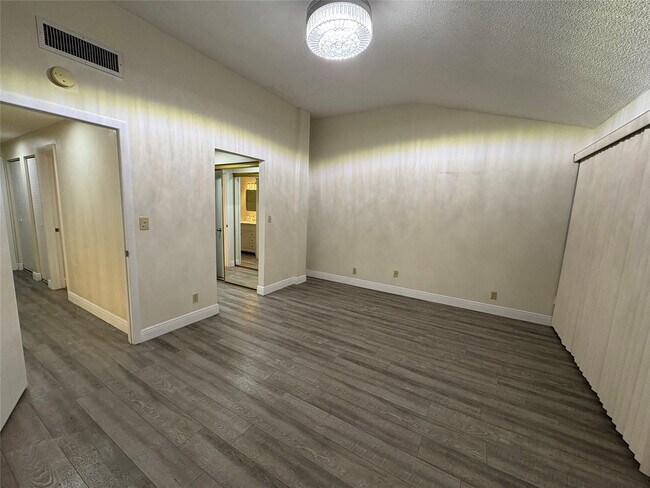 Building Photo - 2831 Pierce St