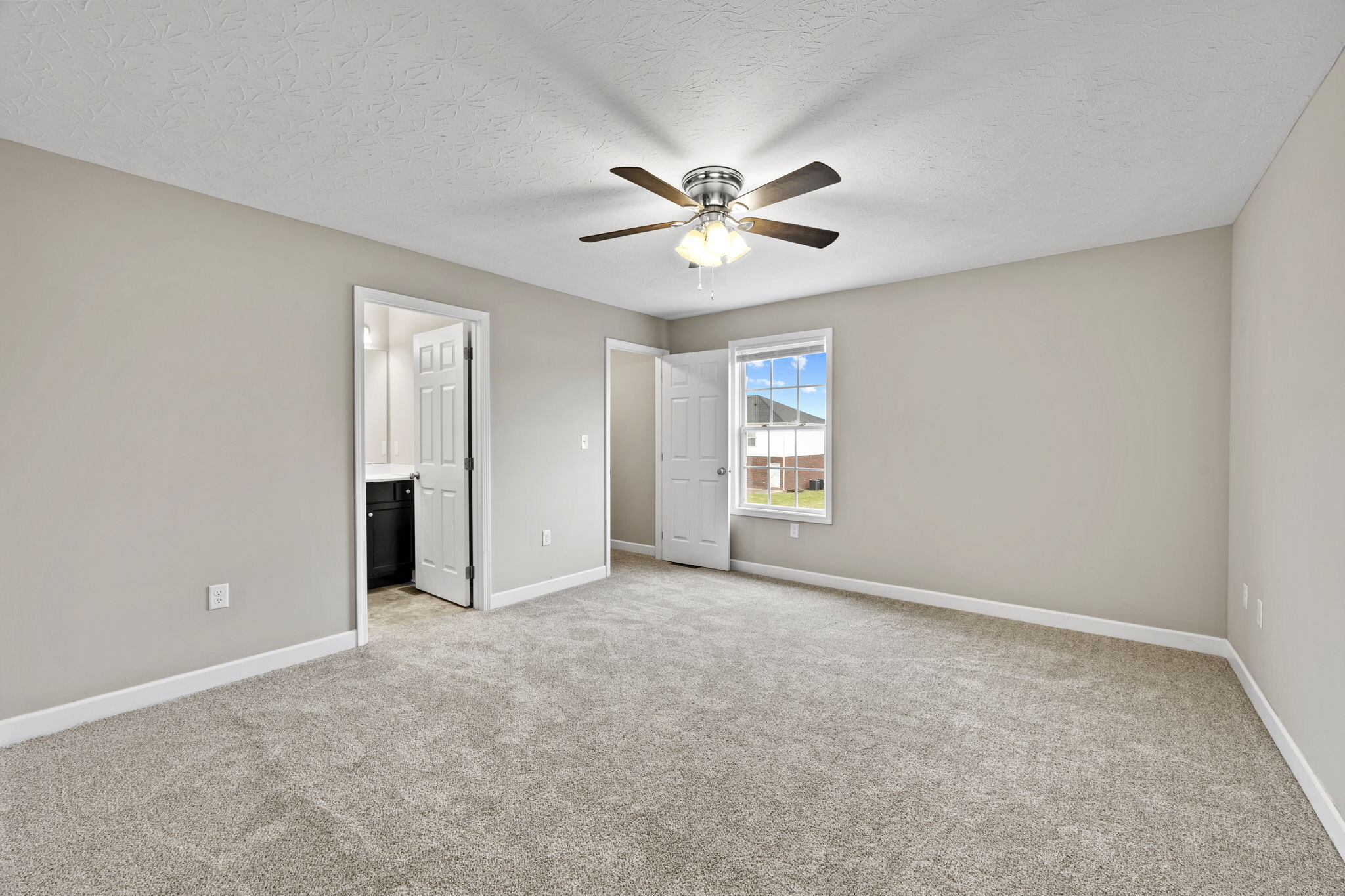 Building Photo - 730 Village Creek Dr
