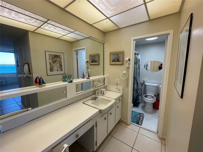 Building Photo - 3505 S Ocean Dr