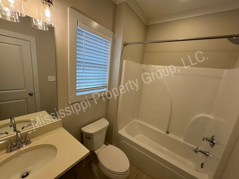 Building Photo - 1404 Pleasant Dr