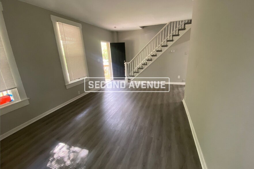 Building Photo - 4833 Greenwood Terrace