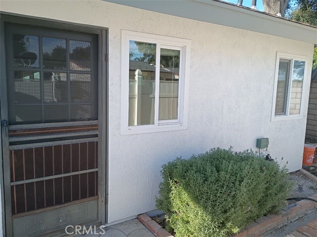 Building Photo - 947 E Cypress Ave