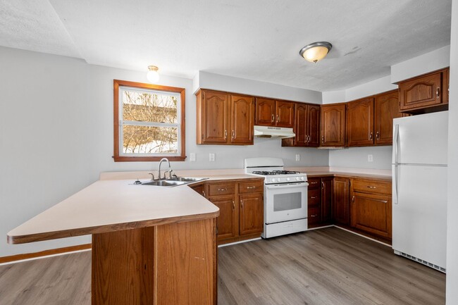 Building Photo - SCORE $500 OFF 1ST MONTH OF RENT! 2 bedroo...