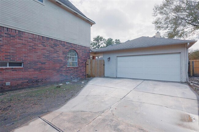 Building Photo - 17527 Sandy Cliffs Dr