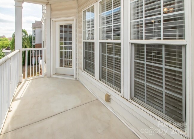 Building Photo - 14849 Santa Lucia Dr