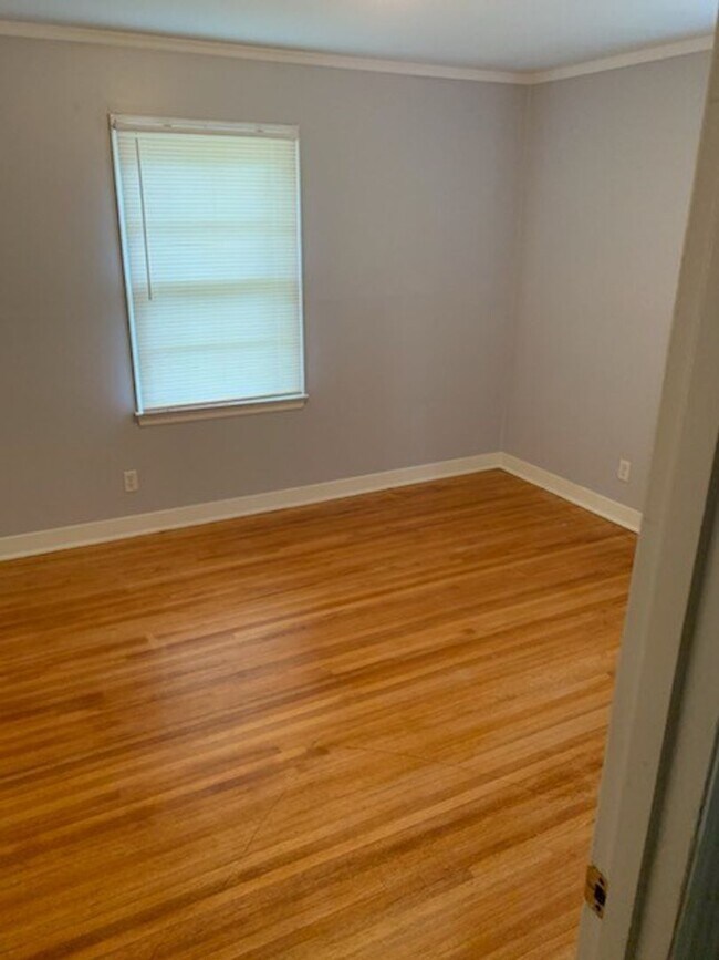 Building Photo - 4516 E Dearing Rd