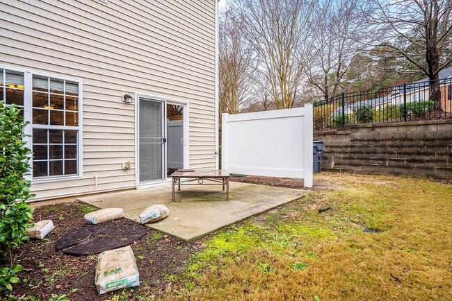 Building Photo - Beautiful  3 bedroom Townhome Living in Apex, NC