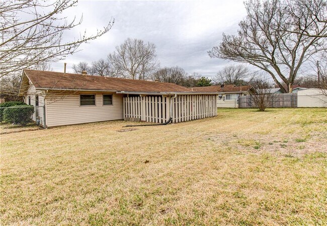 Building Photo - 8424 Jamestown Dr