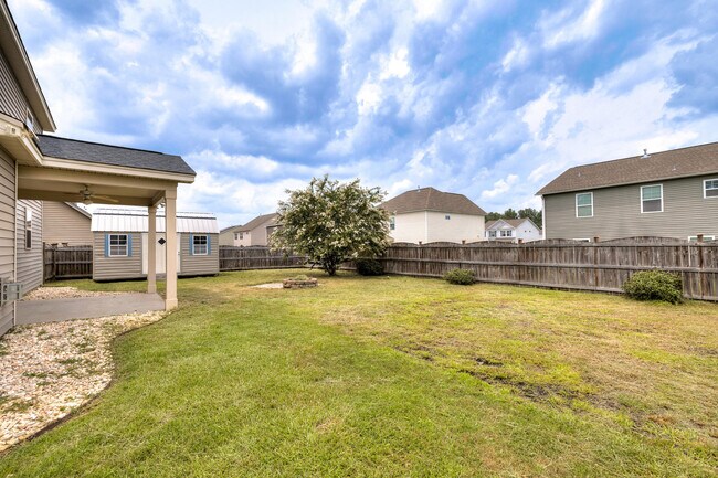 Building Photo - 865 Cormier Dr