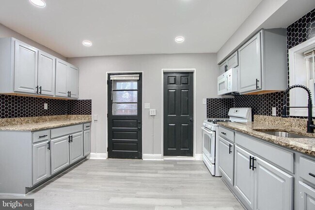 Building Photo - 3807 Fleetwood Ave