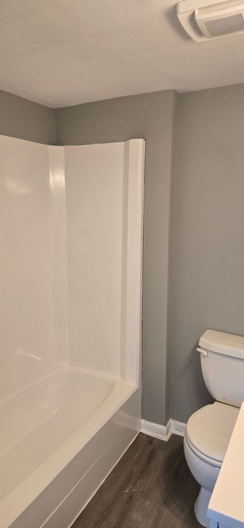 Building Photo - Newly Renovated 1 Bed, 1 Bath Unit in Farm...