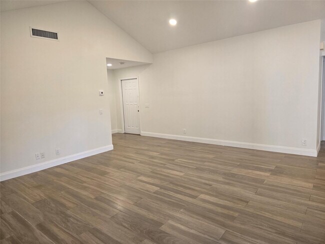 Building Photo - 2177 Montpeliar