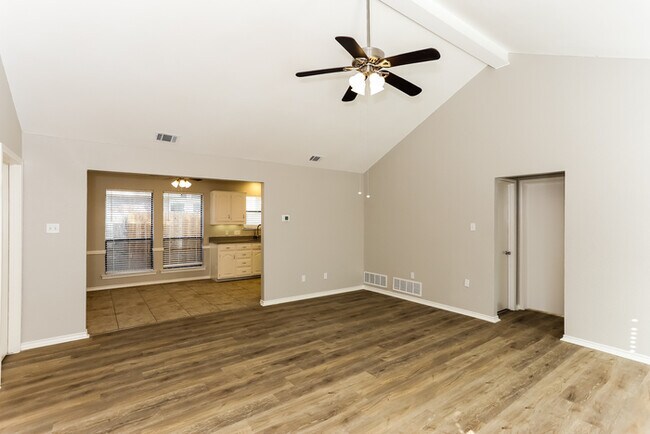 Building Photo - 3309 Sara Dr