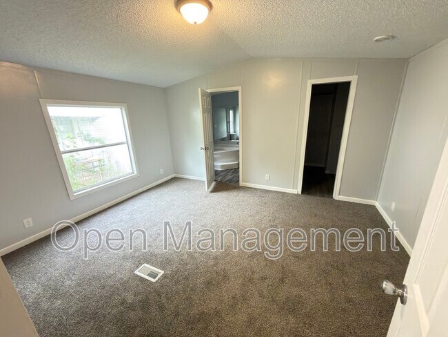 Building Photo - 2710 N Farm Rd 137