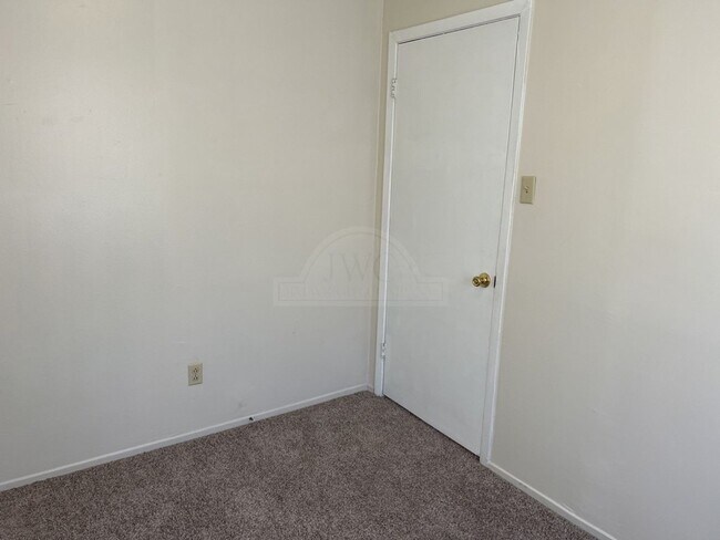 Building Photo - 1404 Bundrant Dr
