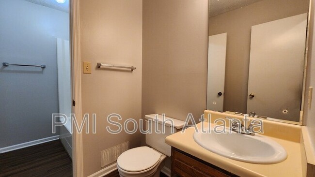 Building Photo - 634 Morton Ct