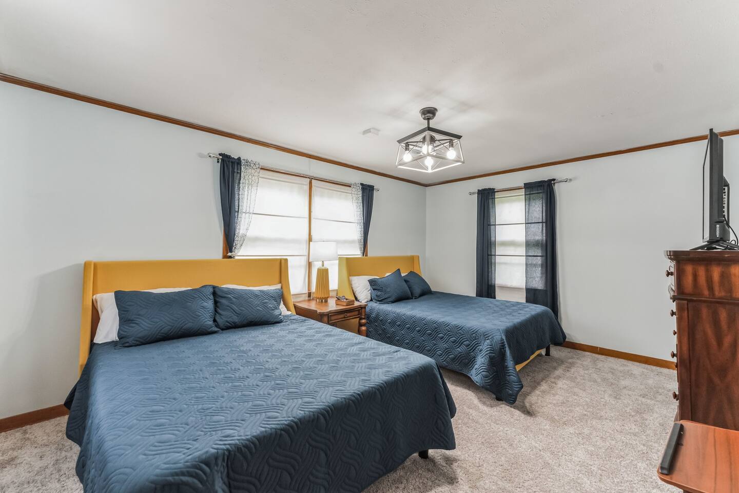 Building Photo - 1857 E Holmes Rd