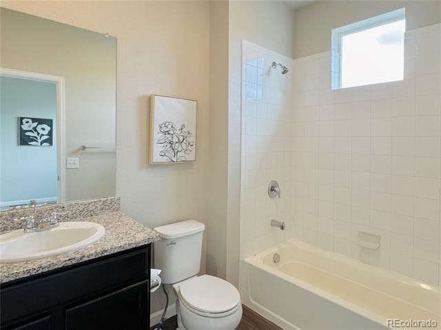 Building Photo - 1070 Oak Cir