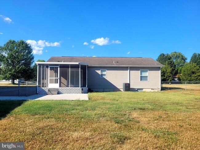 Building Photo - 124 Dickens Ln