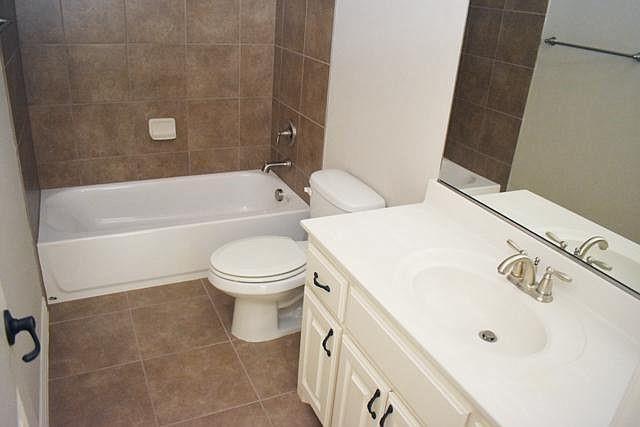 Building Photo - 5140 Chinquapin Dr