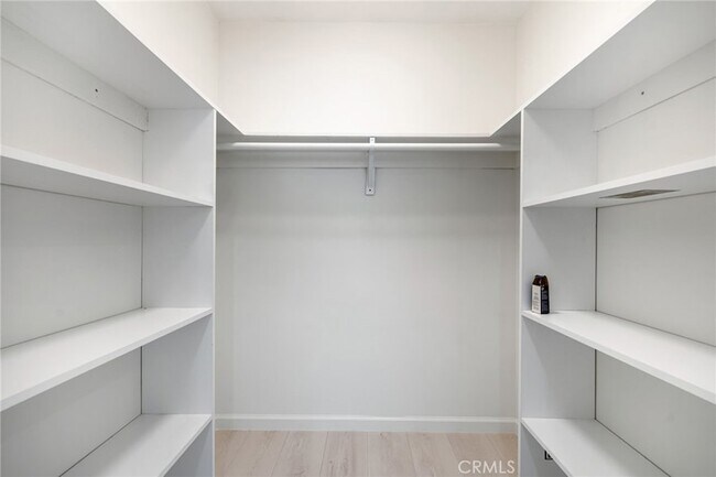 Building Photo - 580 W Stocker St