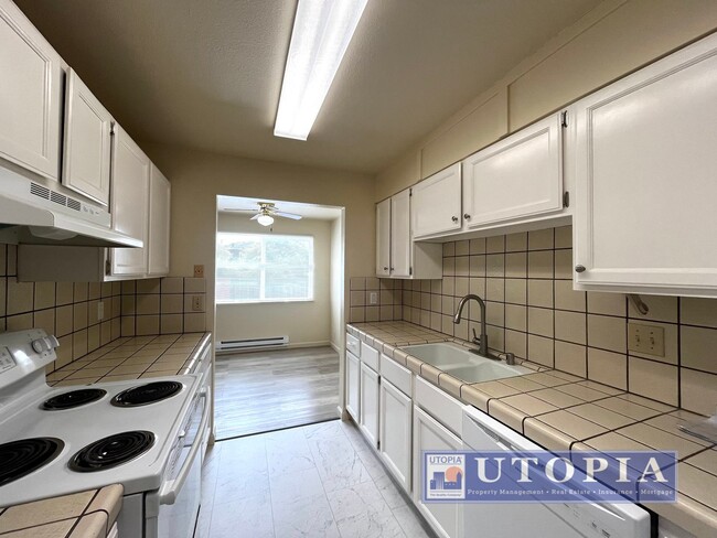 Building Photo - Capitola Gem: 2Bd/1Ba Ground Floor Apartme...
