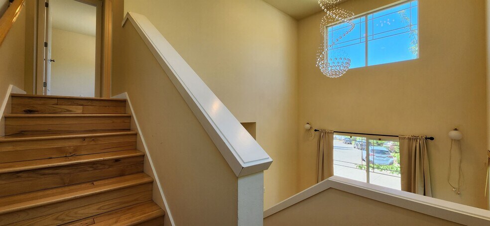 Building Photo - 2567 NE Kensington Ct